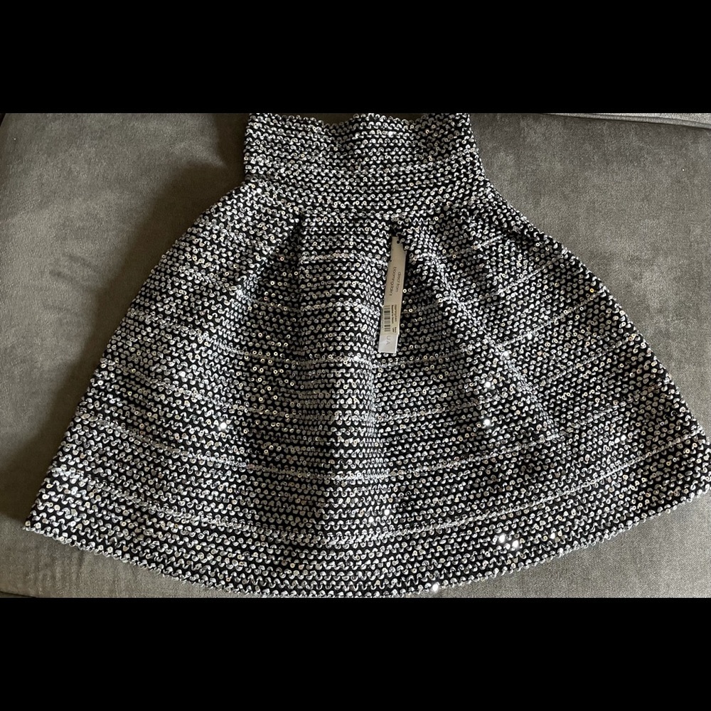 New! Designer skirt from Bloomingdale’s - Picture 3 of 9